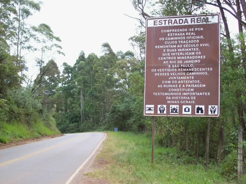 Placa na rodovia MG-129, na saída de Ouro Preto para Ouro Branco. Foto: Sylvio Bazote