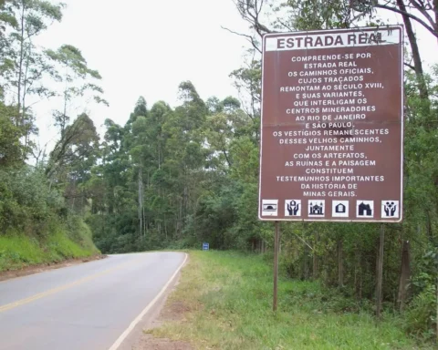 Placa na rodovia MG-129, na saída de Ouro Preto para Ouro Branco. Foto: Sylvio Bazote