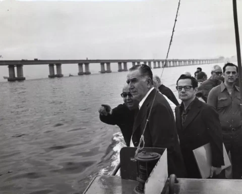 Visita do ditador Médici às obras da Ponte Rio-Niterói em 1973